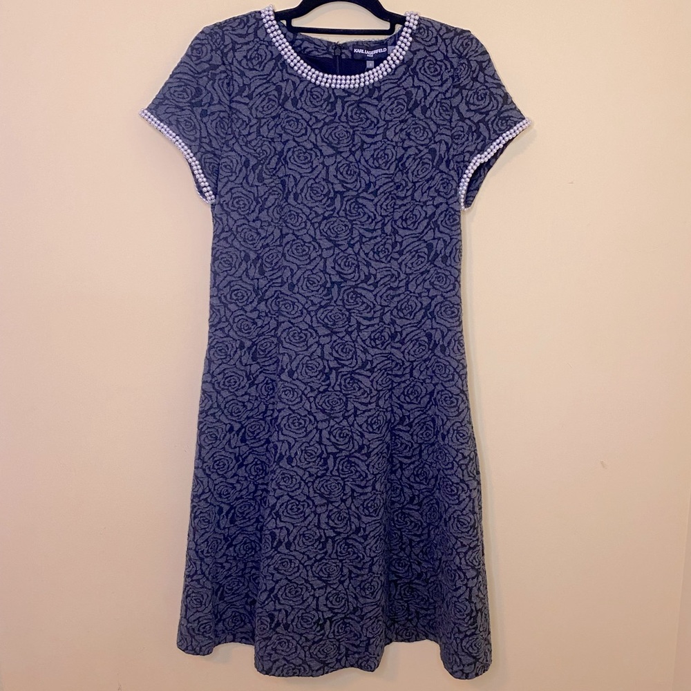 NWT Karl Lagerfeld Grey Black Roses Print Pearl Detail Short Sleeve Dress